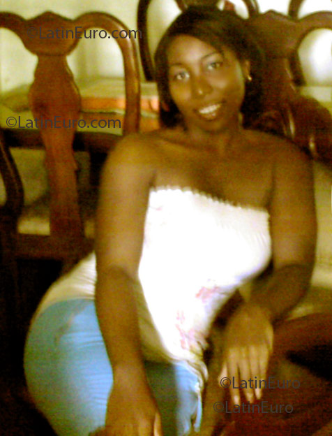 Date this funny Dominican Republic girl Natalia from Santo Domingo N186