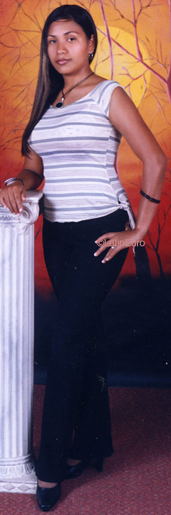 Date this sultry Honduras girl Claudia from La Ceiba N2548