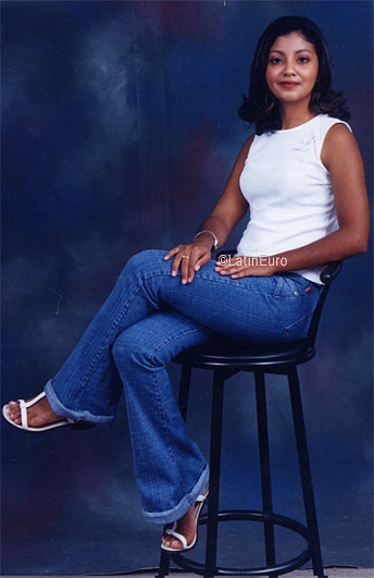 Date this charming Any Country girl Sindy from  N2973