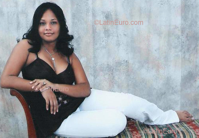 Date this attractive Dominican Republic girl Juana from Barahona N429