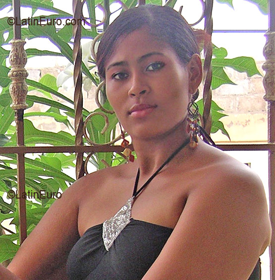 Date this tall Any Country girl Leonora from  N511