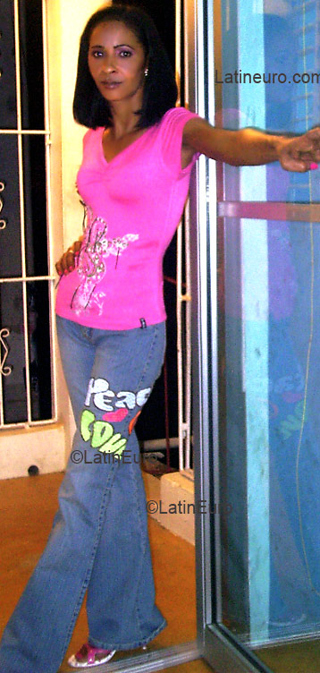 Date this attractive Dominican Republic girl Altagracia from Santiago N561