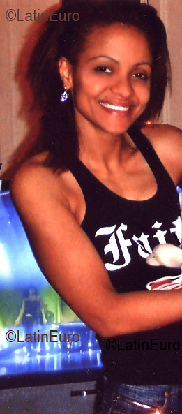 Date this voluptuous France girl Juliette from  N573