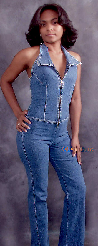 Date this beautiful Any Country girl Andrea from  N982