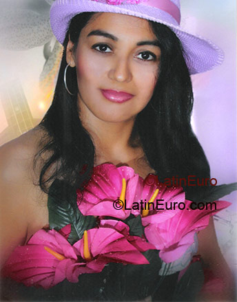 Date this pretty Colombia girl Nubiola from Cali C9000