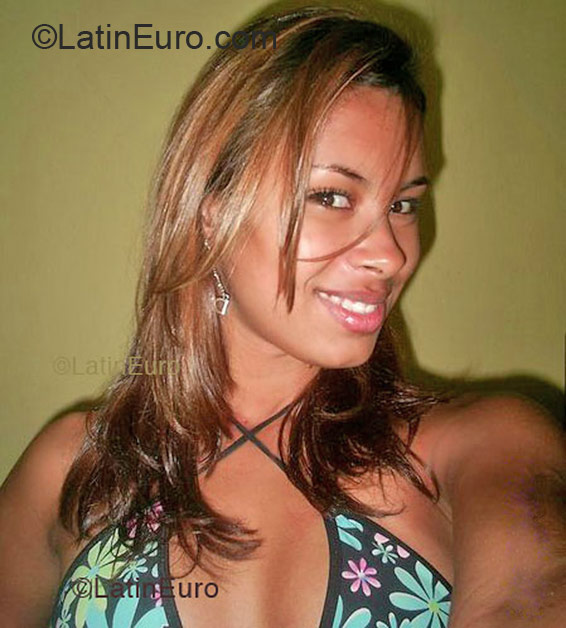 Date this athletic Brazil girl Talita from RIO DE JANEIRO B4802