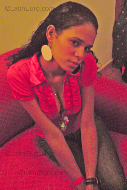 Date this nice looking Dominican Republic girl Penelope Gabriela from Santo Domingo DO90