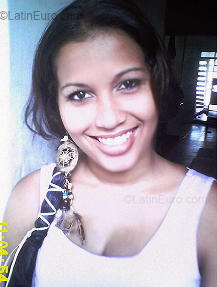 Date this attractive Brazil girl Cleane from Candeias BR123