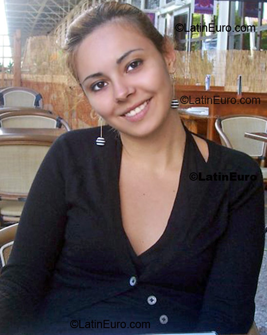 Date this good-looking Brazil girl Renata from Londrina BR124