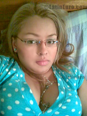 Date this delightful Colombia girl Deisy Milena from Bogota CO106