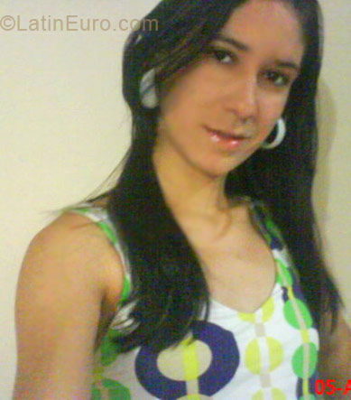 Date this delightful Brazil girl Amanda from Governador Valadares BR302