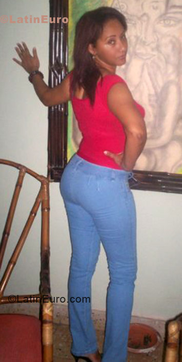 Date this hot Colombia girl Martha Lucia from  CO219