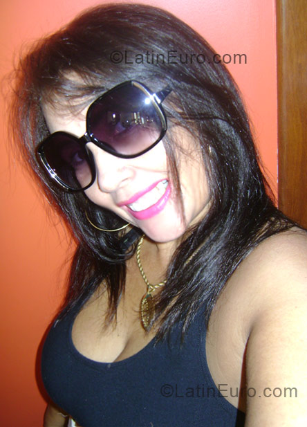 Date this foxy Brazil girl Aniger from Vitoria BR327