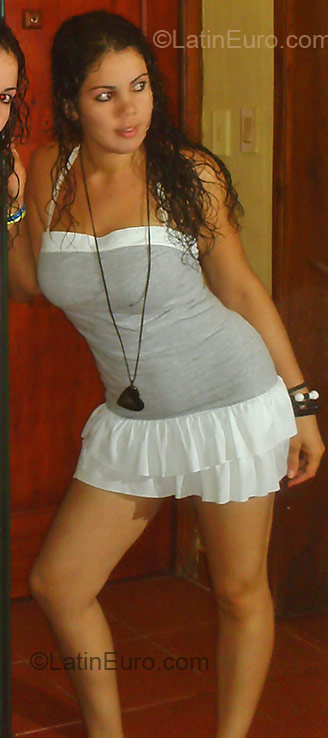 Date this foxy Dominican Republic girl Albania from Santo Domingo DO252