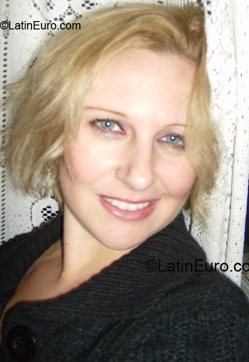 Date this charming Brazil girl Daniela from Novo Hamburgo BR353