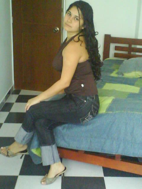Date this happy Colombia girl Diana.21 from Armenia CO259