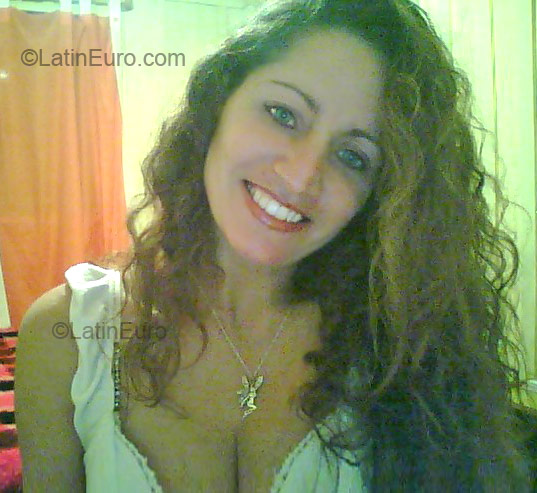 Date this sensual Brazil girl Aline from Sao Jose Dos Pinhais BR371