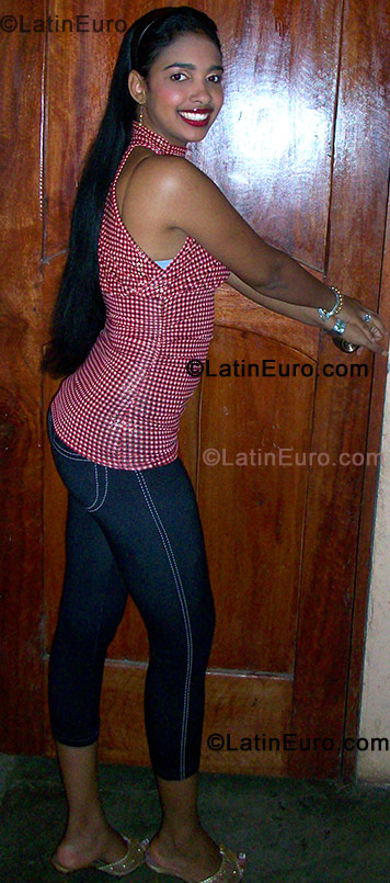 Date this sultry Dominican Republic girl Mercedes from El Seybo DO296