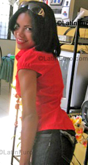 Date this attractive Dominican Republic girl Clewer from Santiago DO301