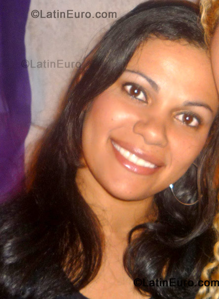 Date this good-looking Brazil girl Suzana from Rio De Janeiro BR443