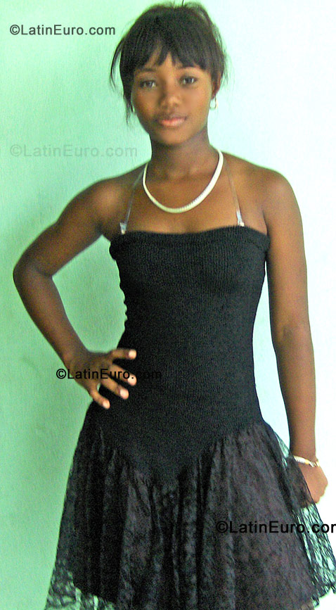 Date this pretty Dominican Republic girl Anaisabel from San Cristobal DO340