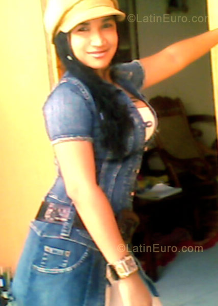Date this hot Colombia girl Karen from Cartagena CO374