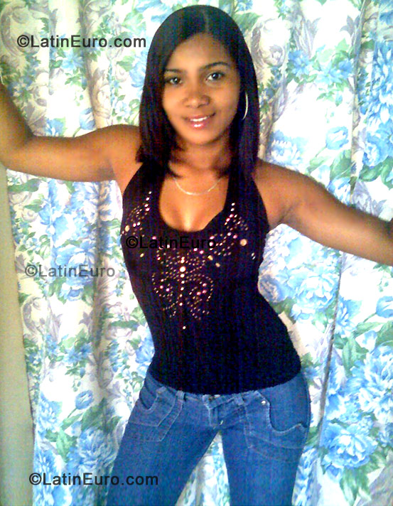 Date this pretty Dominican Republic girl Miguelina from Santo Domingo DO408