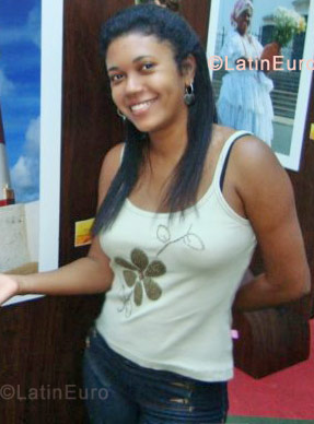 Date this georgeous Brazil girl Amanda from Valenca BR664