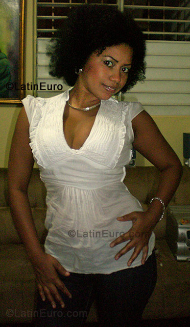 Date this nice looking Dominican Republic girl Madeline from Santiago DO501