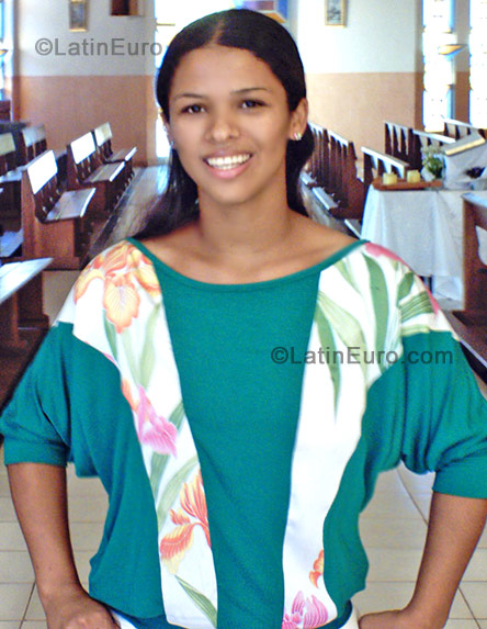 Date this fun Brazil girl Adriana from Ituiutaba BR697