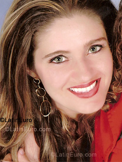 Date this cute Brazil girl Romara from Curitiba BR704