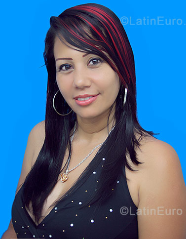 Date this pretty Colombia girl Carolina from Barranquilla CO498