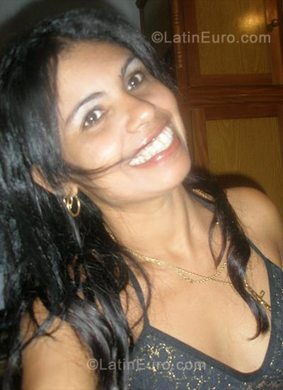 Date this happy Brazil girl Alle from Goias BR753