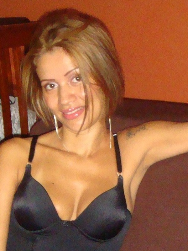 Date this gorgeous Brazil girl Geovanaferraz from Santos BR767