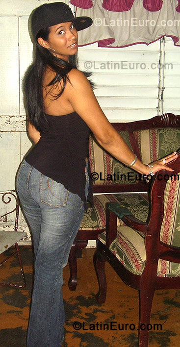 Date this tall Dominican Republic girl Giselle from Santiago DO571