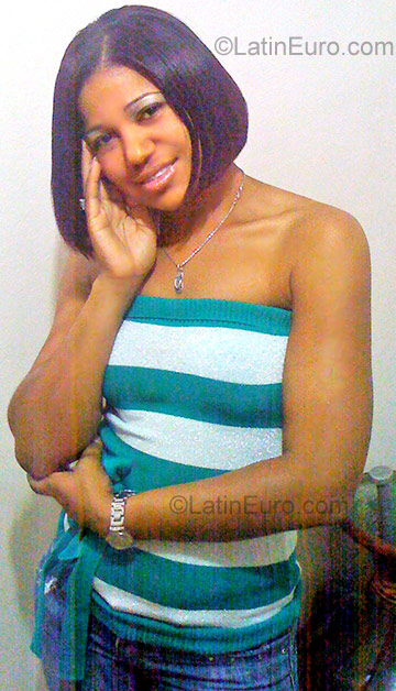 Date this beautiful Dominican Republic girl Yoselin from Santo Domingo DO694