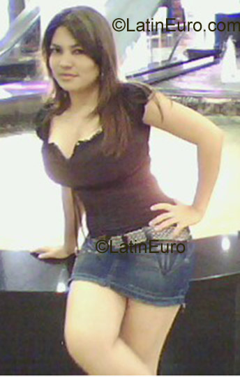Date this attractive Colombia girl Ingrid from Barranquilla CO664