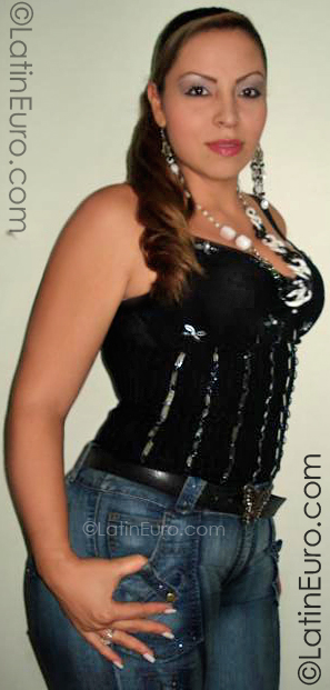 Date this gorgeous Colombia girl Carolina from Medellin CO702