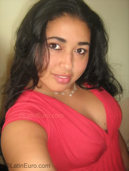 Date this hard body Colombia girl Vicky Johanna from Soledad CO742