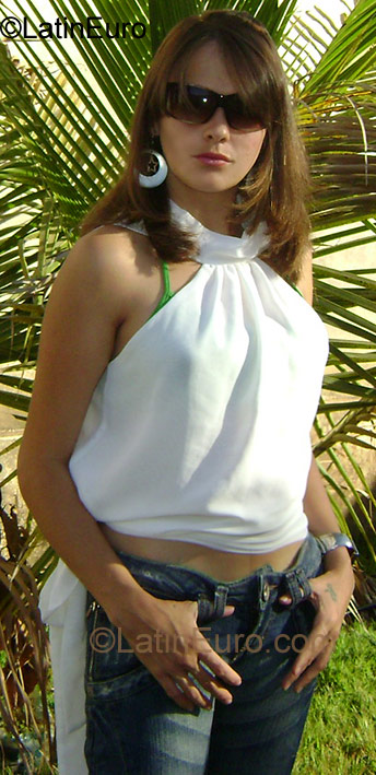 Date this voluptuous Brazil girl Amanda Aparecida from Sao Jose dos Salgados BR1024