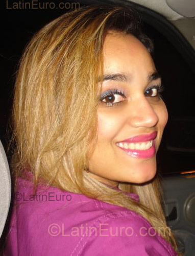 Date this fun Brazil girl Glaucia from Duartina BR1031