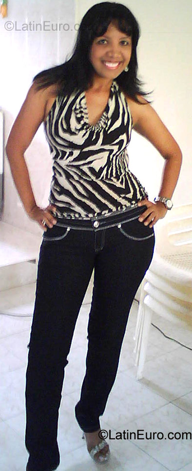 Date this gorgeous Colombia girl Xiomara from Cartagena CO762