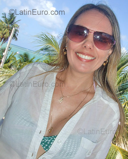Date this fun Brazil girl Maria from Joao Pessoa BR1053