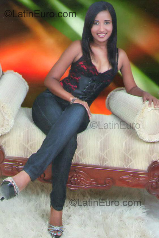 Date this attractive Dominican Republic girl Ramona Elvira from Santiago DO854