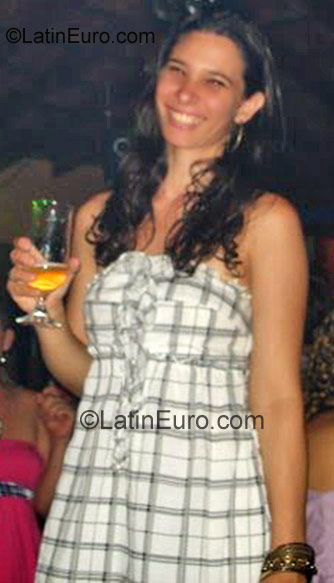 Date this hard body Brazil girl Vivian from Serrana BR1065