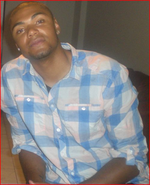 Date this pretty France man Disigi from Paris FR22