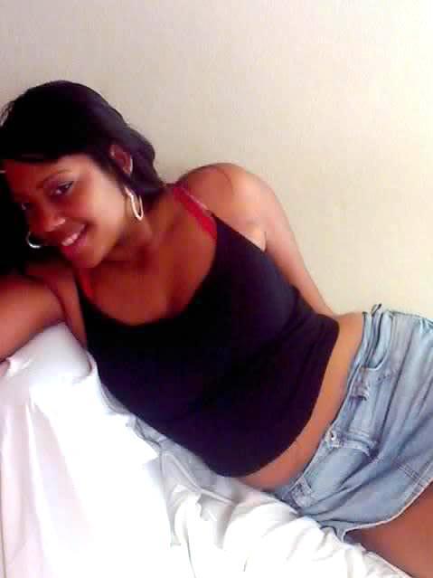 Date this pretty Dominican Republic girl Reyna from Rep Dominicana DO929