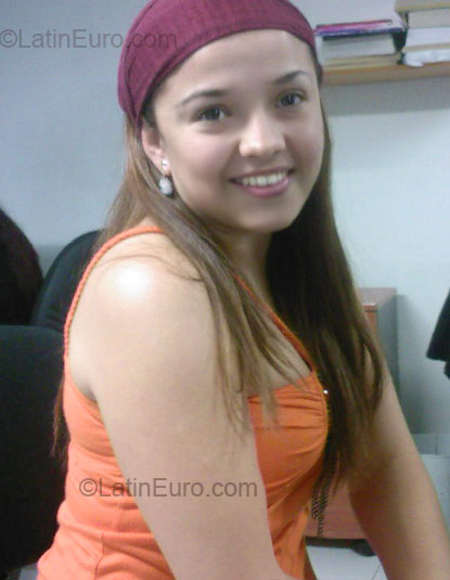 Date this sensual Colombia girl Madelein from Pereira CO912