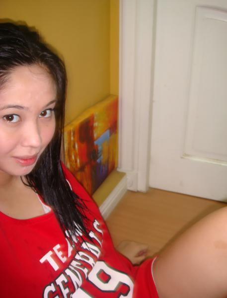 Date this passionate Philippines girl SincereLyka from Valencia City PH84