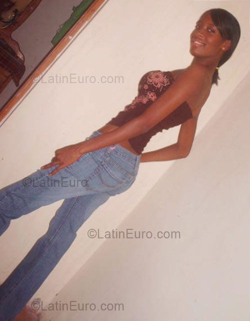 Date this cute Dominican Republic girl Yanira from Santo Domingo DO1109